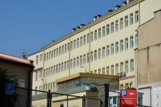  Katedra i Klinika Chirurgii Naczyń i Angiologii UM (od strony ulicy Staszica)