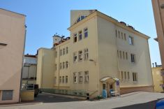  Katedra i Klinika Chirurgii Naczy i Angiologii UM (wejcie od strony dziedzica)